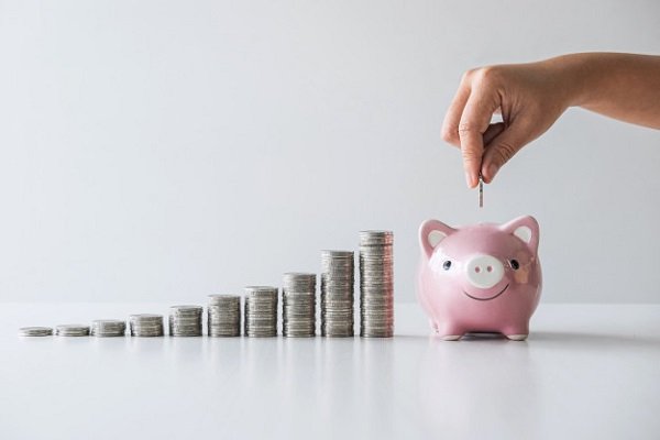 7 Hacks To Save Your Money While Studying Abroad